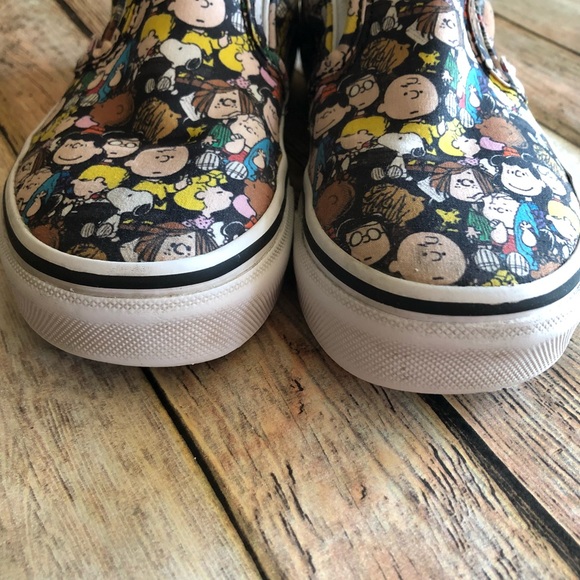 Kids Vans Peanuts Collection Classic Slip Ons - Picture 3 of 8